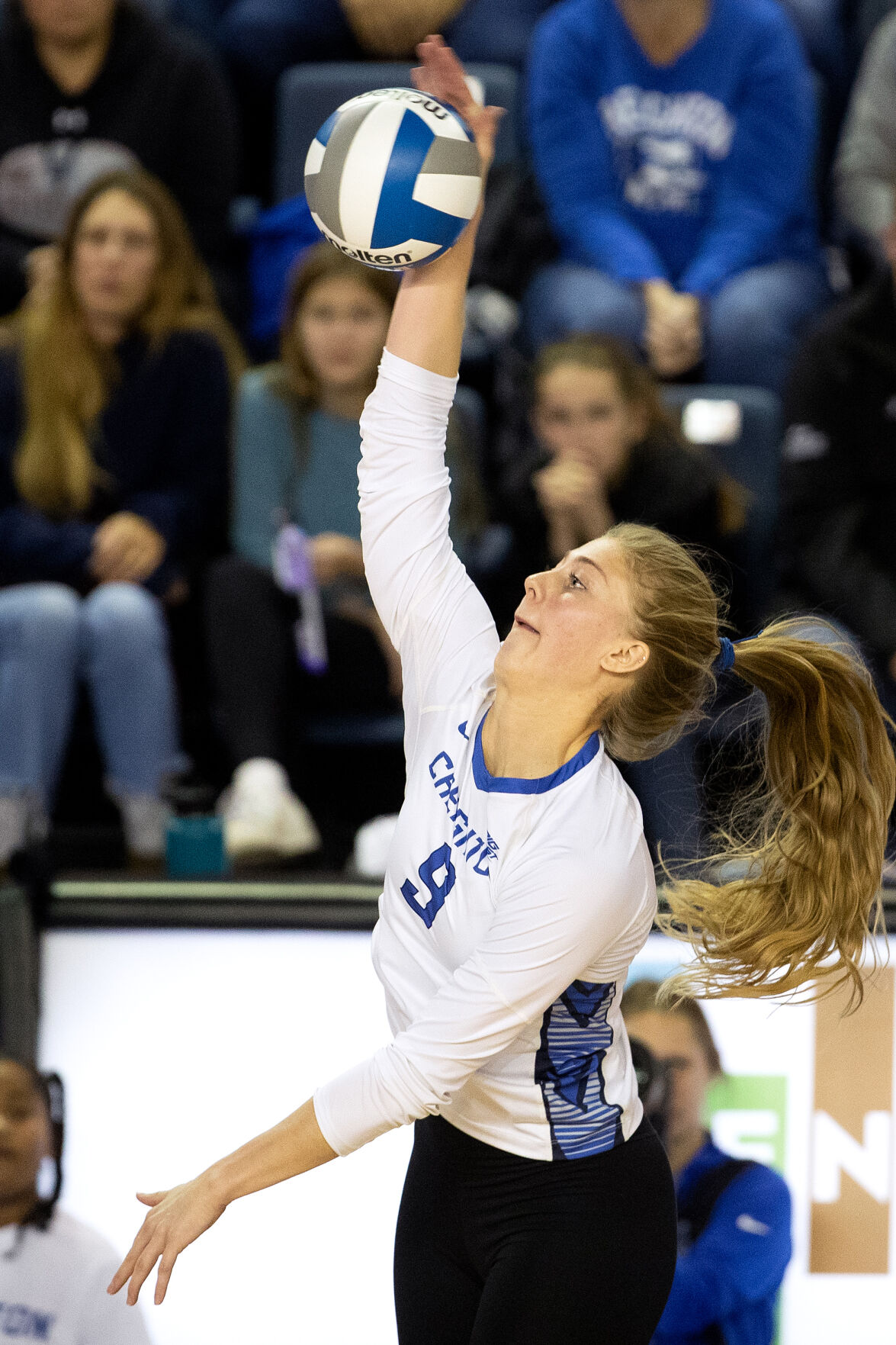 111222-owh-spo-cuvolley-em21.jpg
